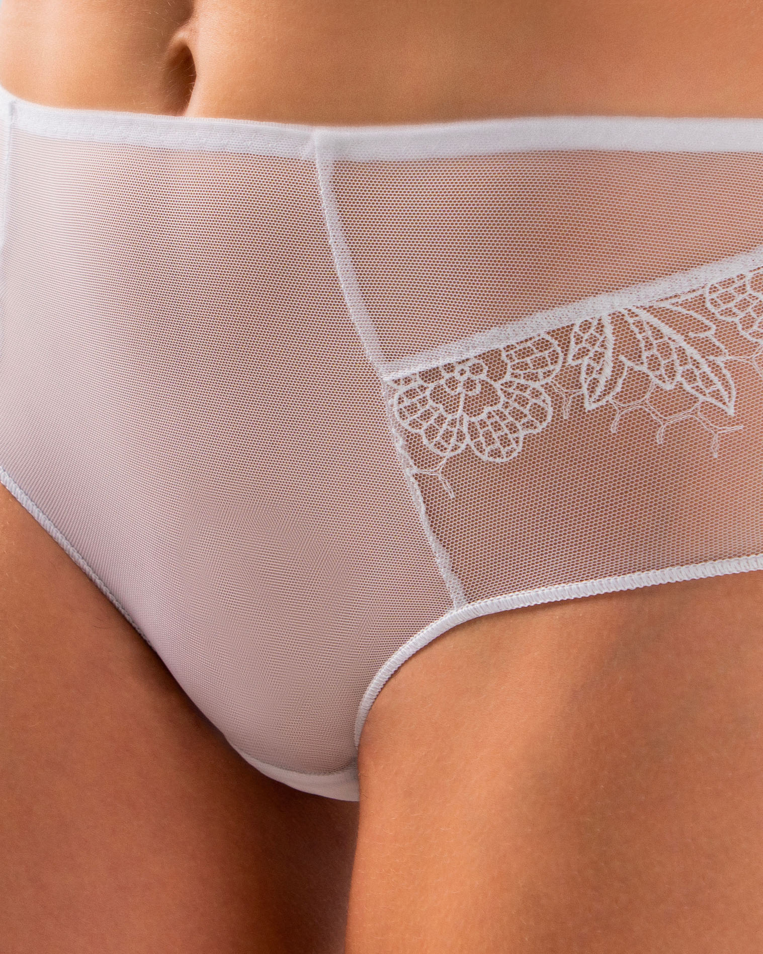 Culotte haute en dentelle